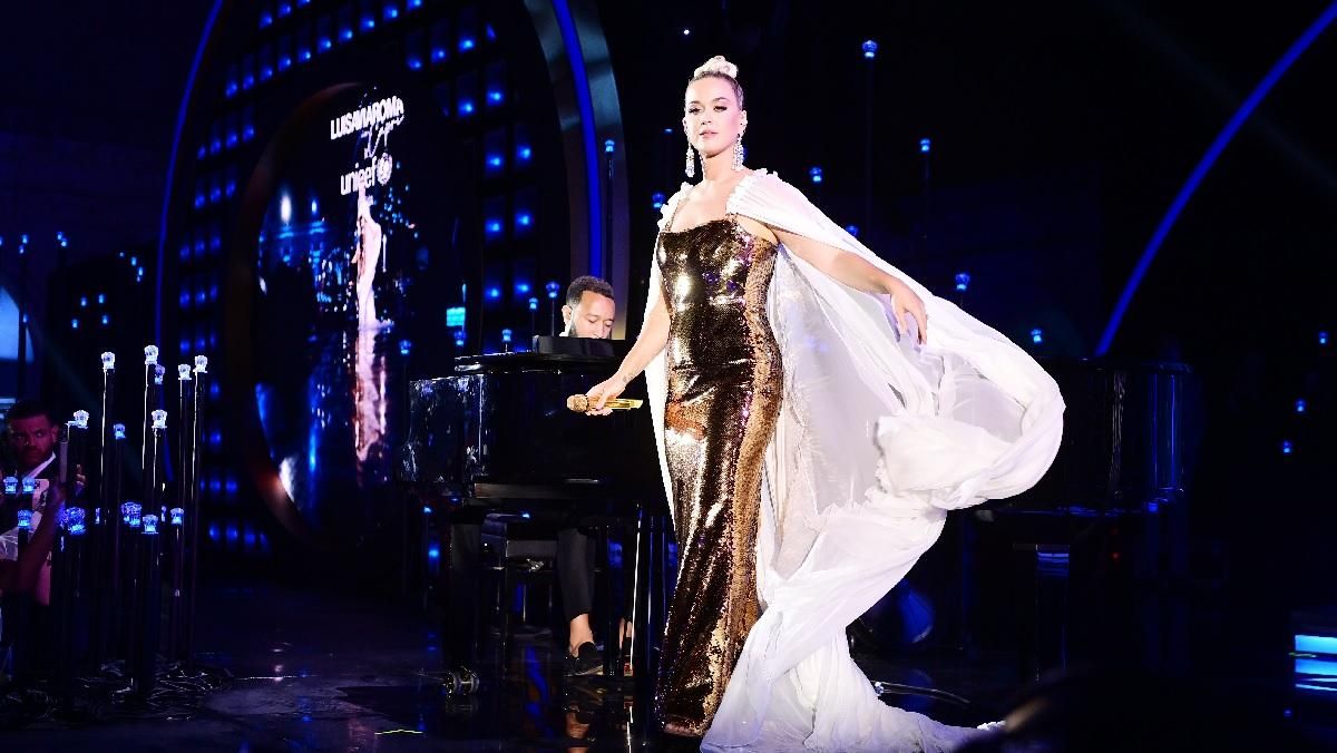 Кэти Перри в платье Dolce & Gabbana Кэти Перри в платье Dolce & Gabbana