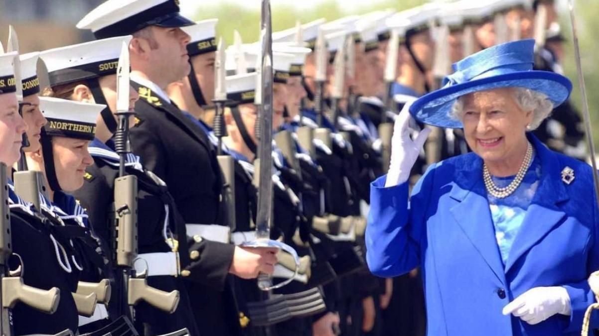 Секрет раскрыт: почему британская королева Елизавета II всегда носит шляпы - Fashion