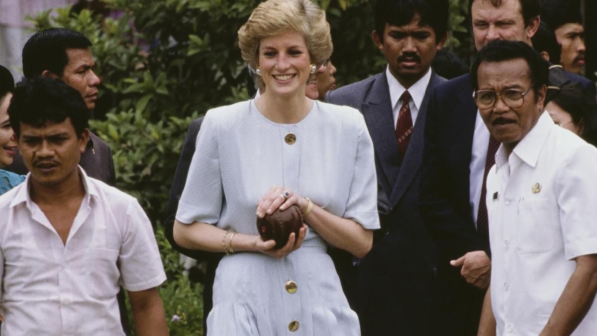 Сукні принцеси Діани досі в тренді: 7 літніх моделей у фото - Fashion Сукні принцеси Діани досі в тренді: 7 літніх моделей у фото - Fashion