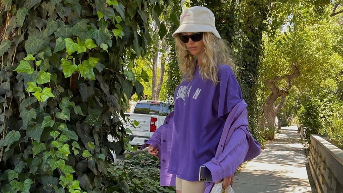 Эльза Хоск учит, как стильно носить панамы этим летом: фото образов Эльза Хоск учит, как стильно носить панамы этим летом: фото образов