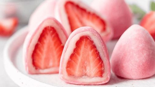Полуничні моті: японський десерт за рецептом відомого шеф-кухаря