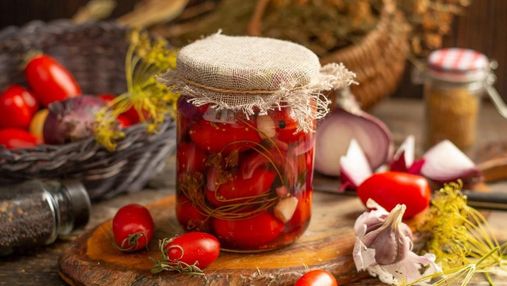 Як приготувати мариновані помідори на зиму: п'ять рецептів на 1 літрову банку