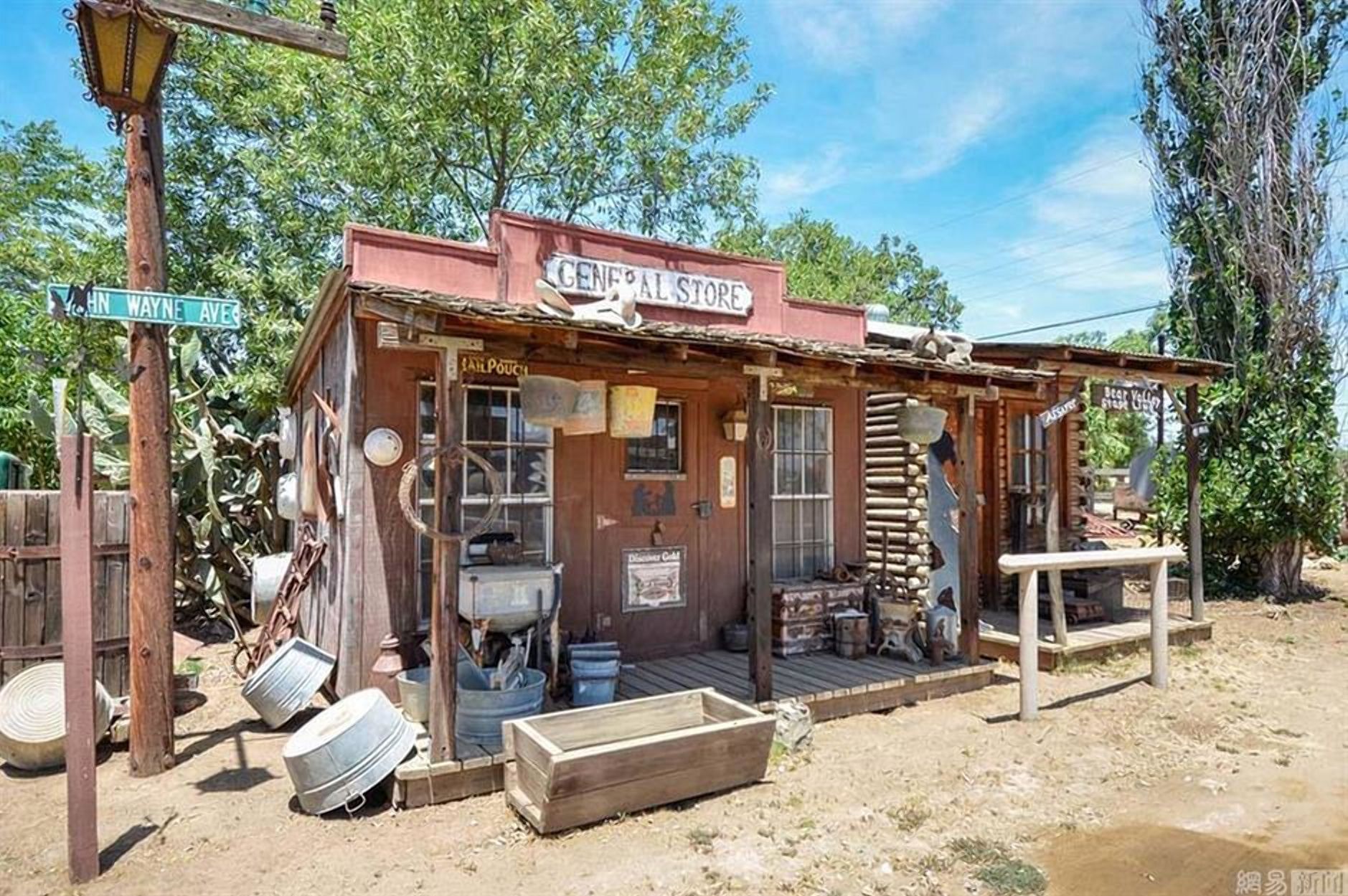 Життя серед казки: фантастичні будиночки в містах-привидах, які чекають на нових власників - Дизайн 24 Життя серед казки: фантастичні будиночки в містах-привидах, які чекають на нових власників - Дизайн 24