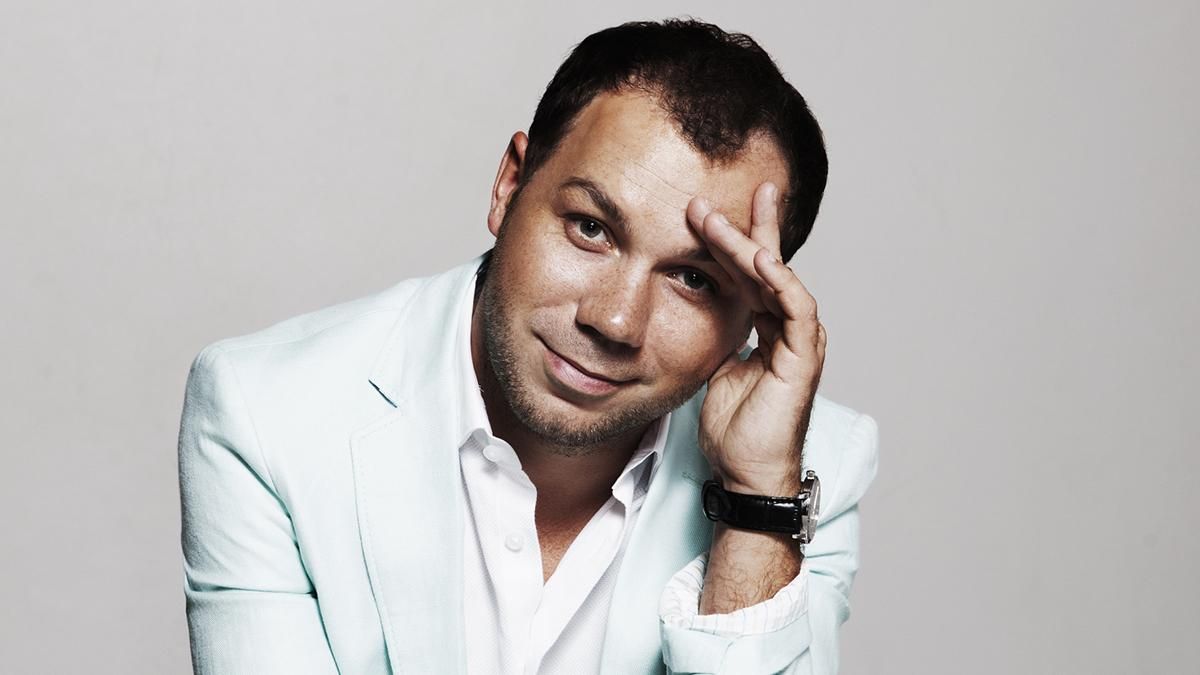 Андре Тан представил коллекцию платьев и блуз к 30-летию Независимости Украины: фото Андре Тан представил коллекцию платьев и блуз к 30-летию Независимости Украины: фото