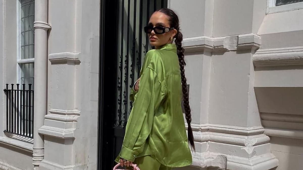 Розовый костюм, косынка и шопер: что одевали инстаграм-модницы этим летом Розовый костюм, косынка и шопер: что одевали инстаграм-модницы этим летом