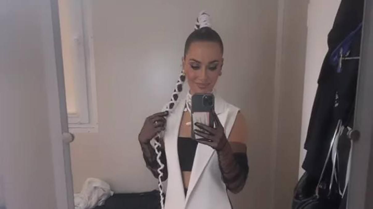 Ксенія Мішина показала незвичайний образ у довгому жилеті та жовтих туфлях: яскраве фото - Fashion Ксенія Мішина показала незвичайний образ у довгому жилеті та жовтих туфлях: яскраве фото - Fashion