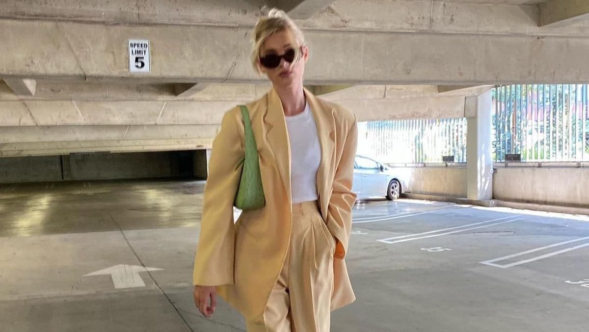 Эльза Хоск показала безупречный лимонный костюм, который можно надеть этим летом: стильный образ Эльза Хоск показала безупречный лимонный костюм, который можно надеть этим летом: стильный образ