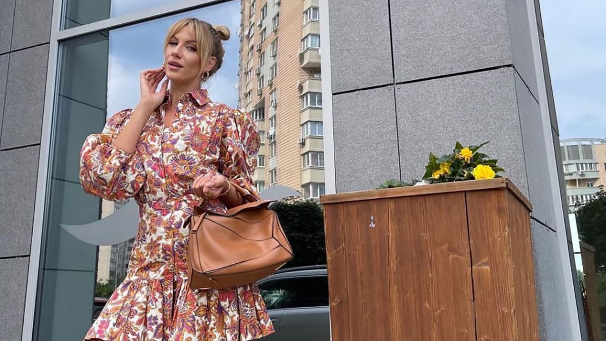 Леся Никитюк показала модный выход в цветочном костюме: красивые фото
