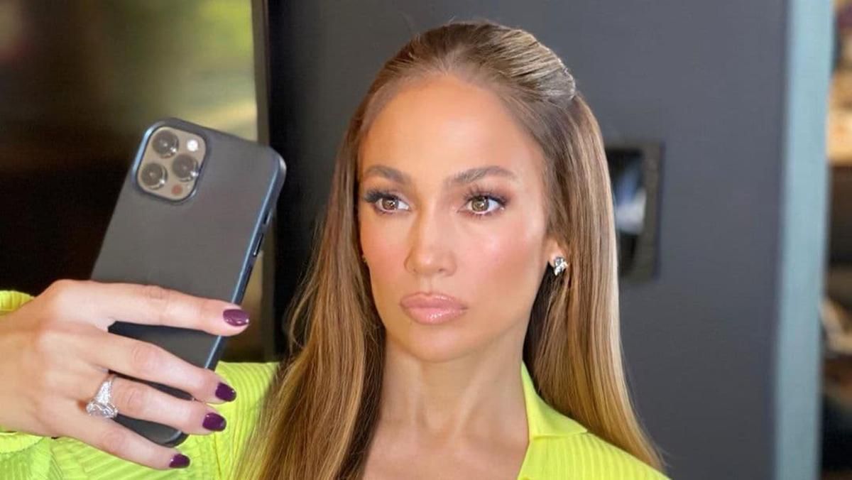 Дженнифер Лопес надела платье от любимого дизайнера Тины Кароль: волшебный кадр Дженнифер Лопес надела платье от любимого дизайнера Тины Кароль: волшебный кадр