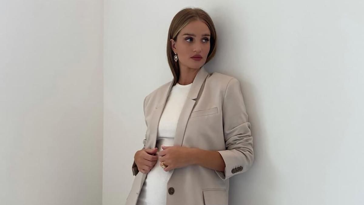 Базовий гардероб: Розі Гантінгтон-Вайтлі показує, з чим поєднувати трикотажну сукню восени - Fashion Базовий гардероб: Розі Гантінгтон-Вайтлі показує, з чим поєднувати трикотажну сукню восени - Fashion