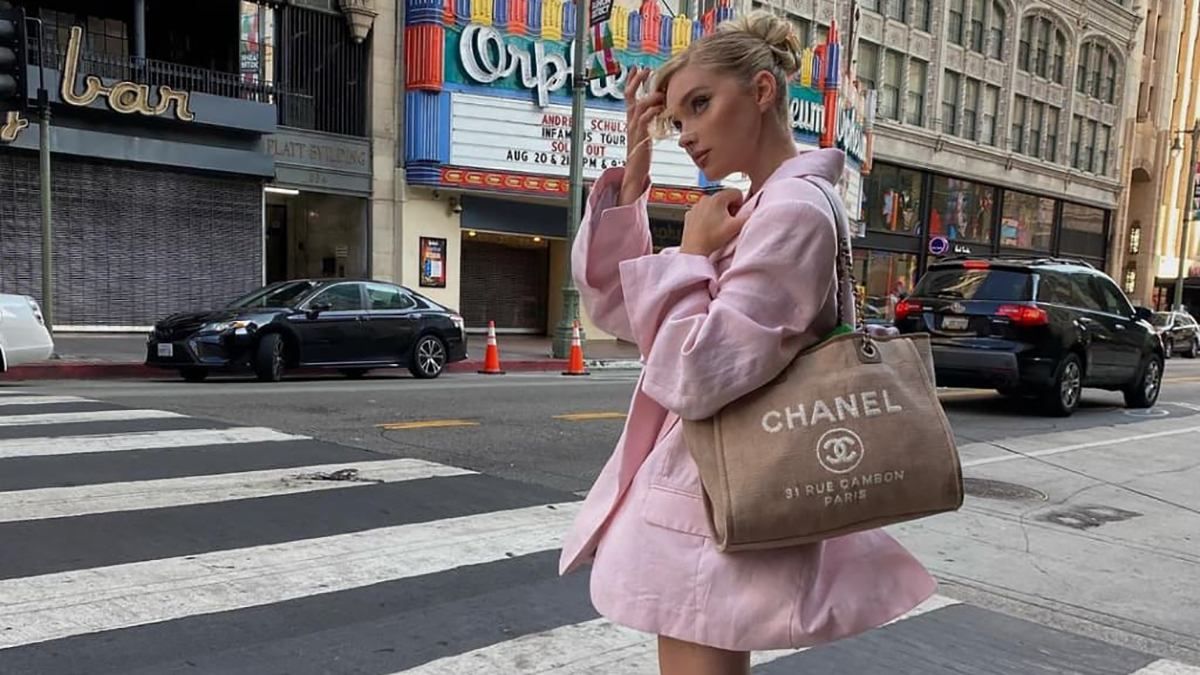 Ельза Госк показала стильний образ у рожевому жакеті: фото з прогулянки - Fashion Ельза Госк показала стильний образ у рожевому жакеті: фото з прогулянки - Fashion