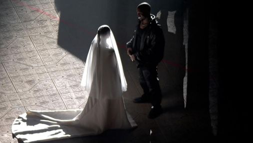 Кім Кардашян вдруге одягнула весільну сукню для Каньє Веста: що це означає