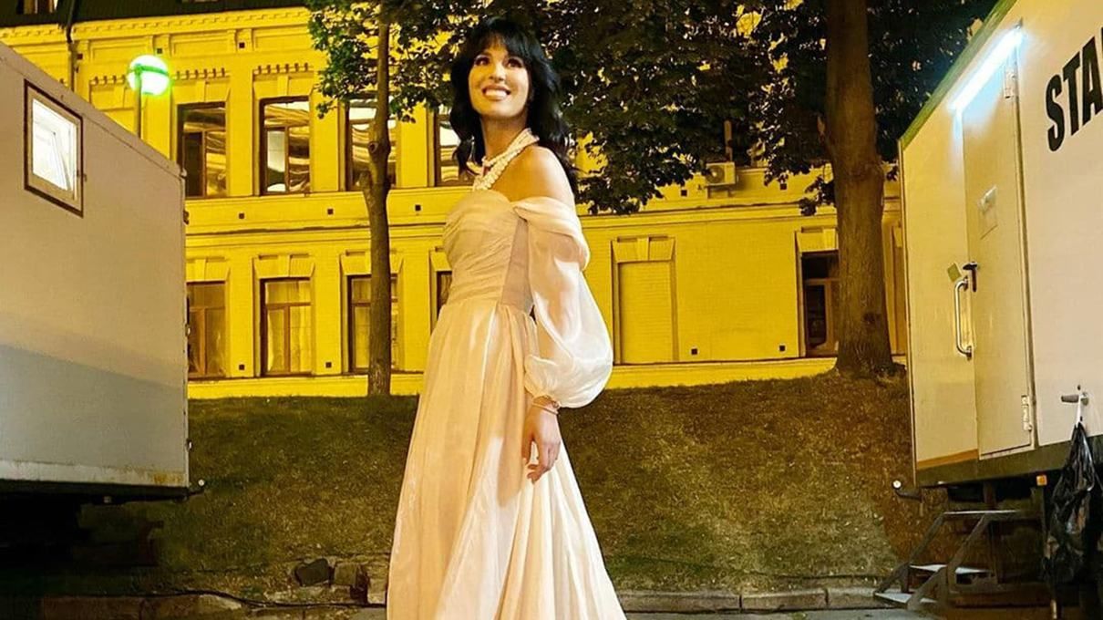 Маша Ефросинина очаровала нежным образом в кремовом платье Milla Nova: безупречное фото Маша Ефросинина очаровала нежным образом в кремовом платье Milla Nova: безупречное фото