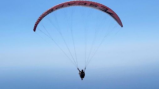 Даша Астаф'єва політала на параплані над морем: казкові фото та відео