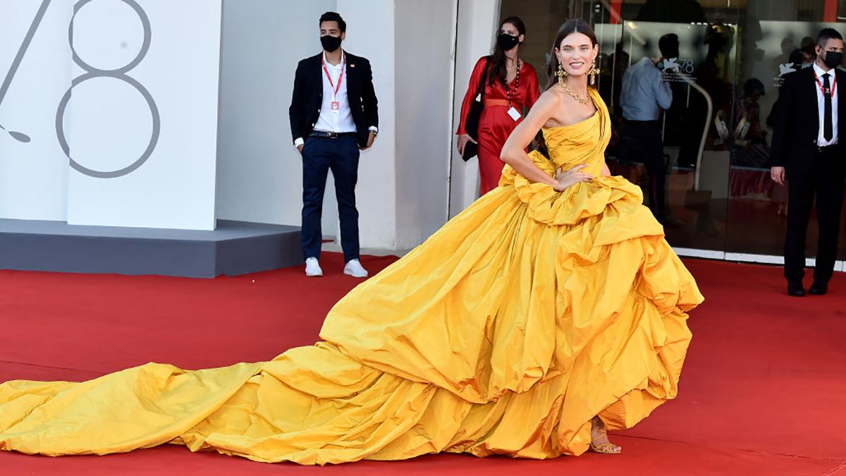 Венеційський кінофестиваль 2021: розкішні образи зірок на червоній доріжці - Fashion