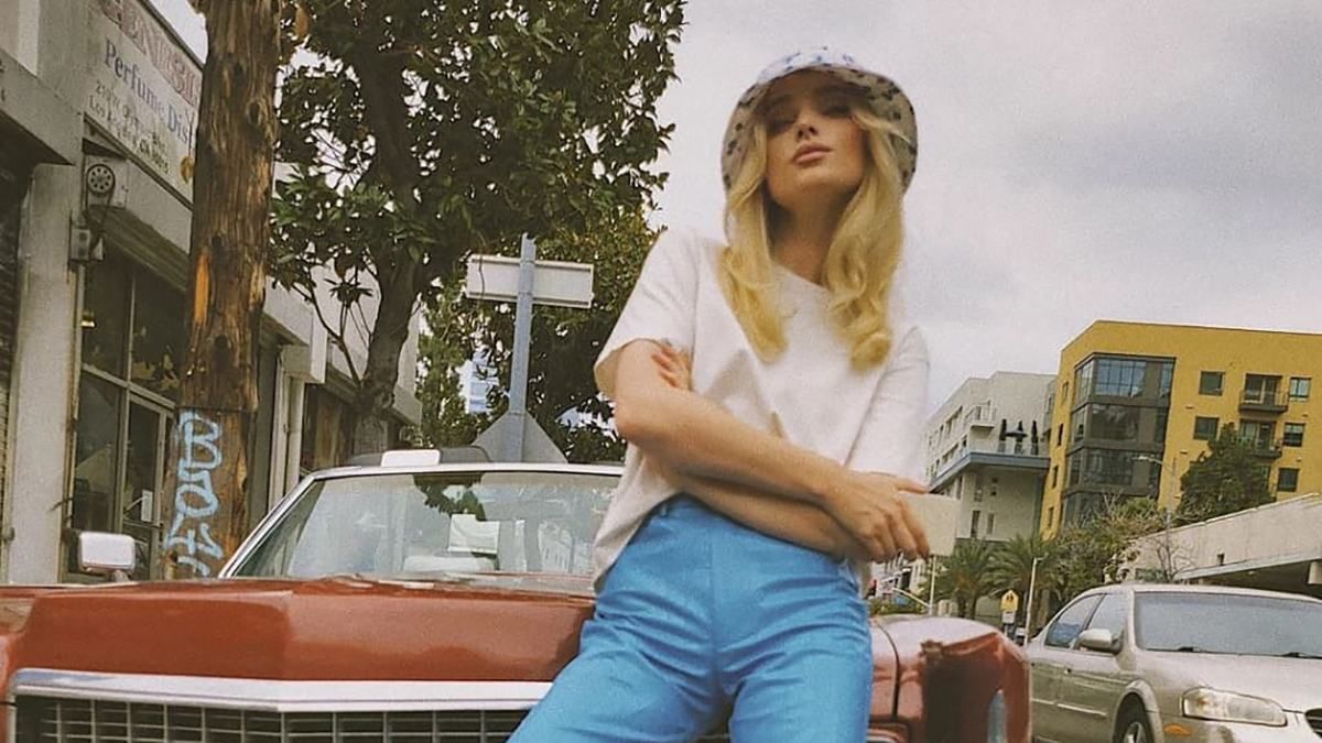 Как разбавить обыденный образ яркими брюками: захватывающий образ от блондинки Эльзы Хоск Как разбавить обыденный образ яркими брюками: захватывающий образ от блондинки Эльзы Хоск