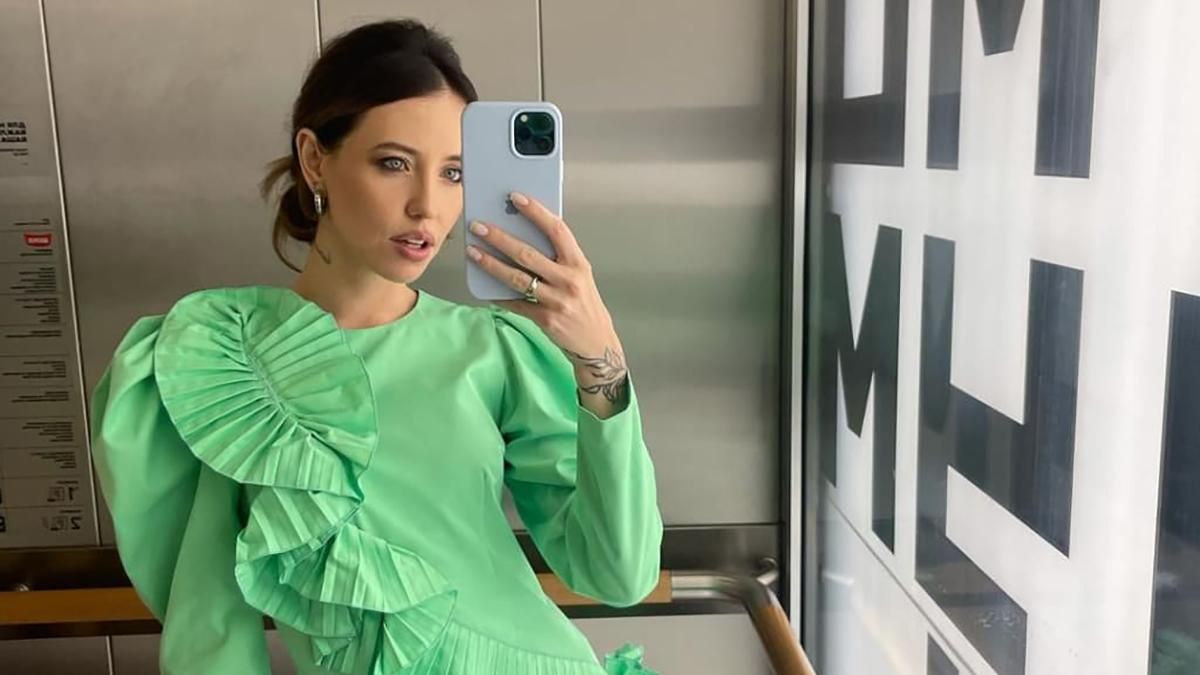 Надя Дорофєєва зачарувала ефектним образом у салатовій сукні з воланами: чарівні фото - Fashion Надя Дорофєєва зачарувала ефектним образом у салатовій сукні з воланами: чарівні фото - Fashion