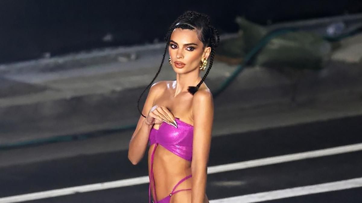 Емілі Ратажковскі засвітила бездоганну фігуру на закритому показі Savage X Fenty: яскраві фото - Fashion Емілі Ратажковскі засвітила бездоганну фігуру на закритому показі Savage X Fenty: яскраві фото - Fashion