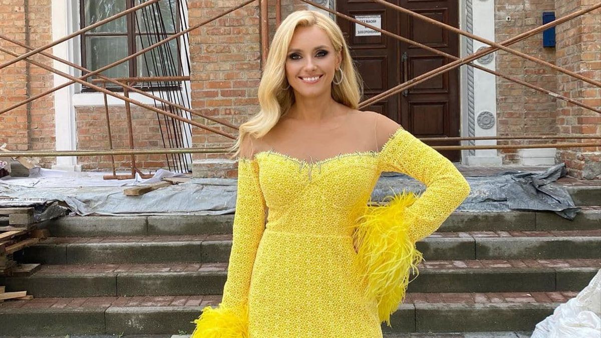 Ирина Федишин снялась в кино и показала свой образ в желтом платье с перьями: волшебные кадры