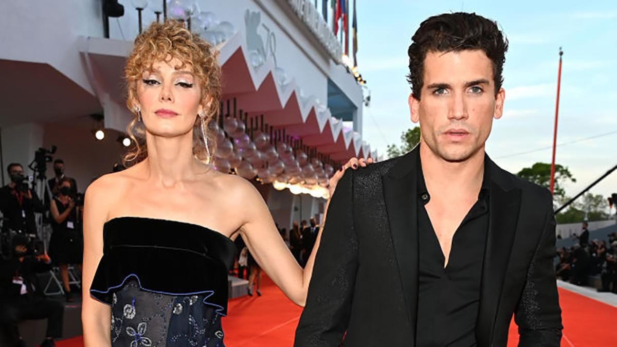 Главные герои "Бумажного дома" появились на Венецианском кинофестивале: фото образов Главные герои "Бумажного дома" появились на Венецианском кинофестивале: фото образов