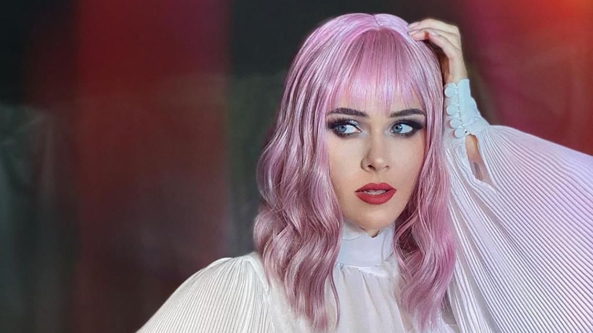 У кольорі Bubble gum: Юлія Саніна показала розкішний образ від бренду Nadya Dzyak - Fashion У кольорі Bubble gum: Юлія Саніна показала розкішний образ від бренду Nadya Dzyak - Fashion