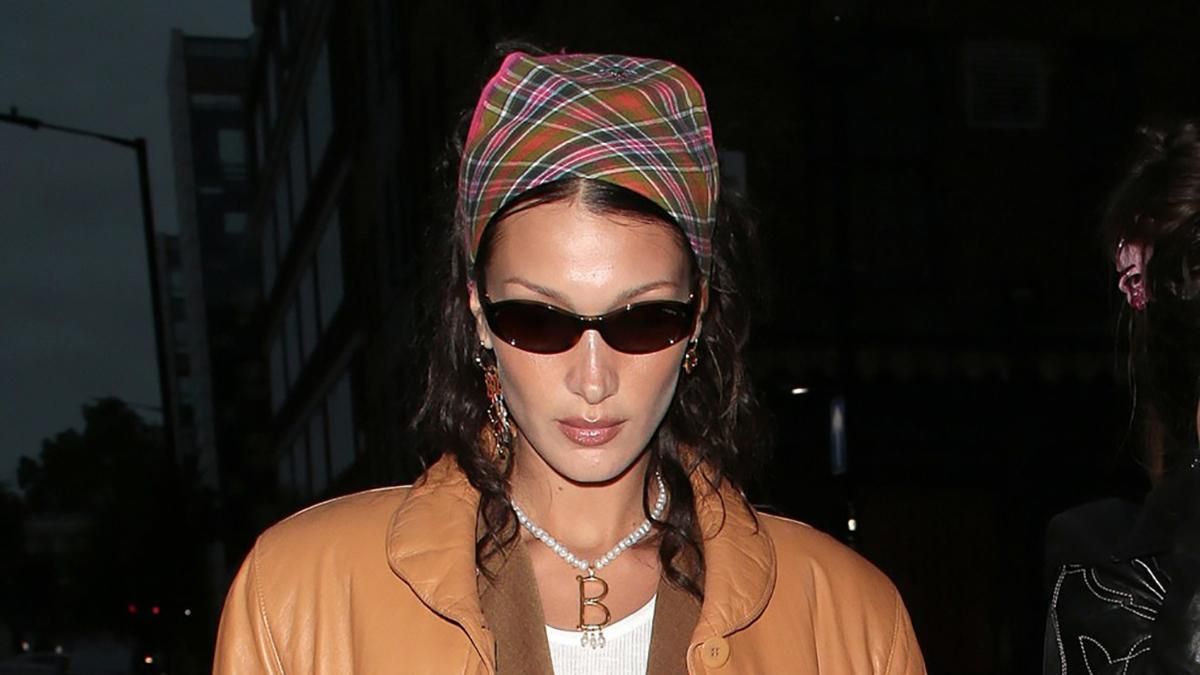 Бандани – тренд осені: найкращі образи показує Белла Хадід та Ріанна - Fashion Бандани – тренд осені: найкращі образи показує Белла Хадід та Ріанна - Fashion