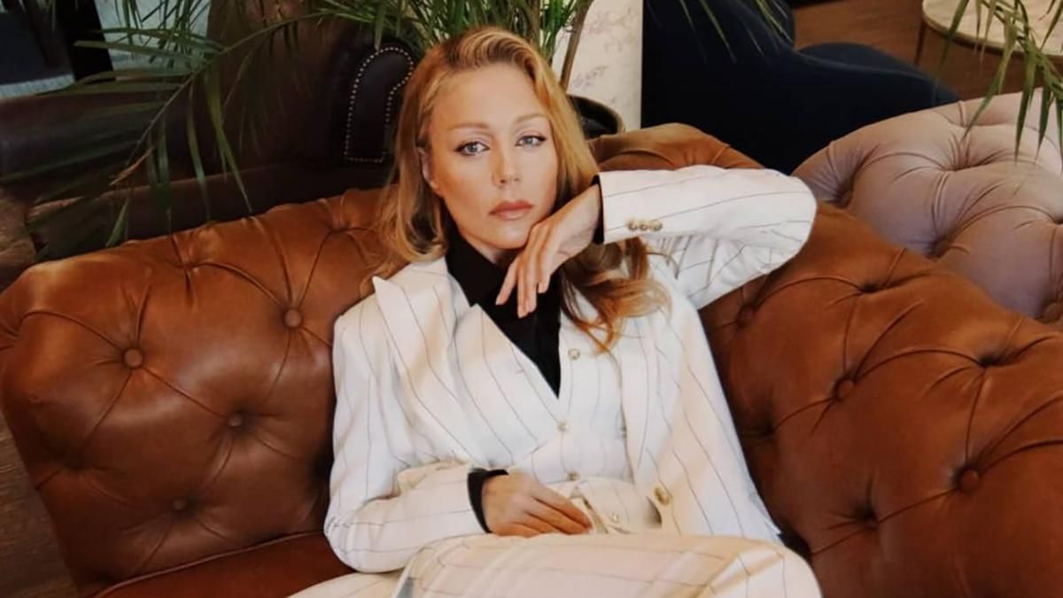 Тина Кароль покорила фанатов элегантным образом в костюме-тройке: очаровательные кадры Тина Кароль покорила фанатов элегантным образом в костюме-тройке: очаровательные кадры