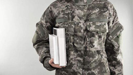 Купуєш одну книгу, а відправляють дві: на Форумі видавців збиратимуть книги для армії