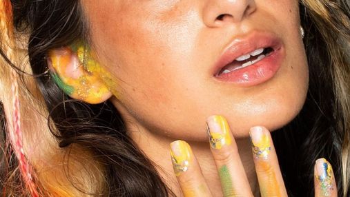 Красьте уши: новый тренд в макияже от Collina Strada, которого никто не ожидал