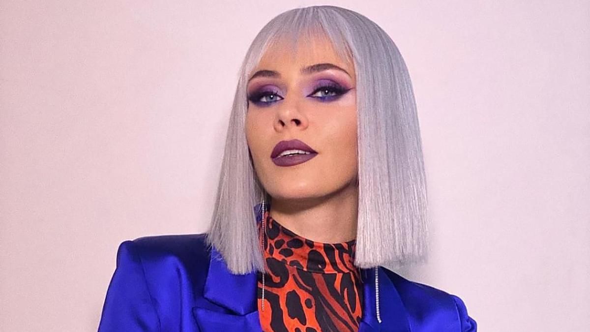 Юлия Санина поразила образом в седом парике и анималистичной водолазке: яркое фото Юлия Санина поразила образом в седом парике и анималистичной водолазке: яркое фото