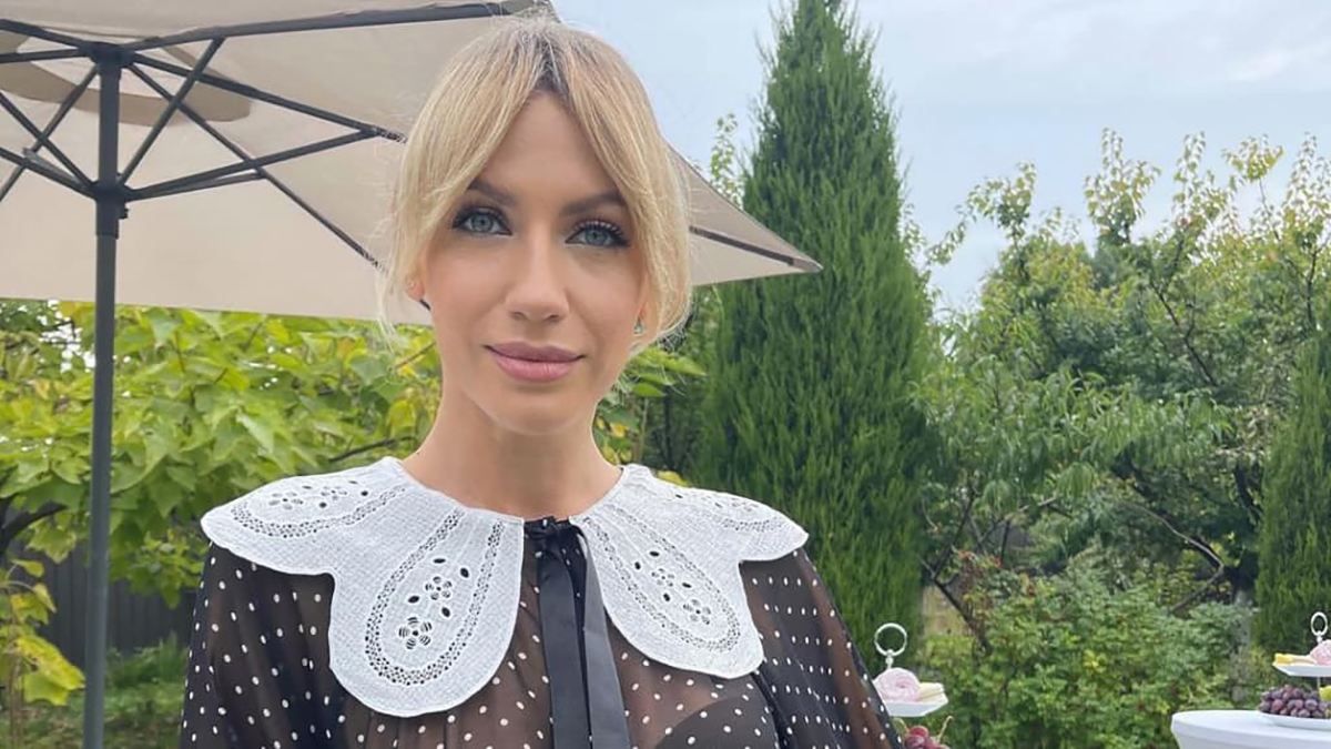 Леся Нікітюк захопила трендовим образом у блузі з коміром та стильних штанах: фото - Fashion Леся Нікітюк захопила трендовим образом у блузі з коміром та стильних штанах: фото - Fashion