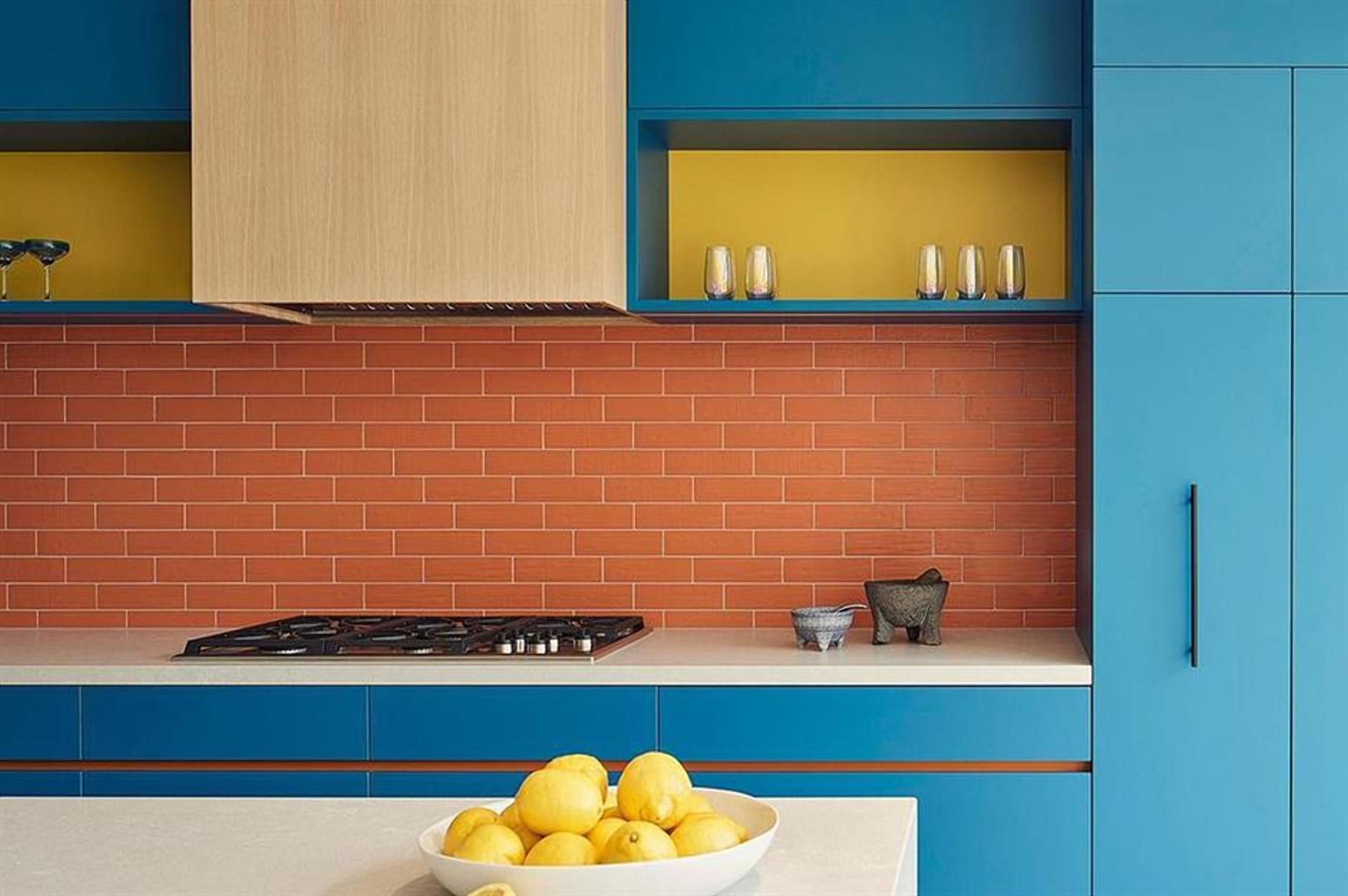Яскраві кольори  та цікаві рішення: неповторні ідеї для вашої кухні - Дизайн 24