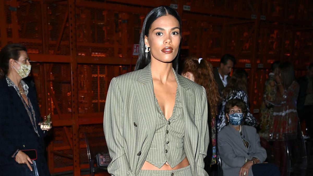 Тіна Кунакі підкорила Мілан костюмом-трійкою у смужку: бездоганний образ - Fashion Тіна Кунакі підкорила Мілан костюмом-трійкою у смужку: бездоганний образ - Fashion