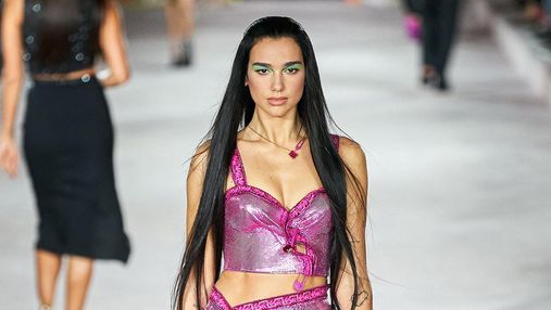 Дуа Ліпа вперше вийшла на подіум та відкрила показ Versace: колекція одягу весна – літо 2022