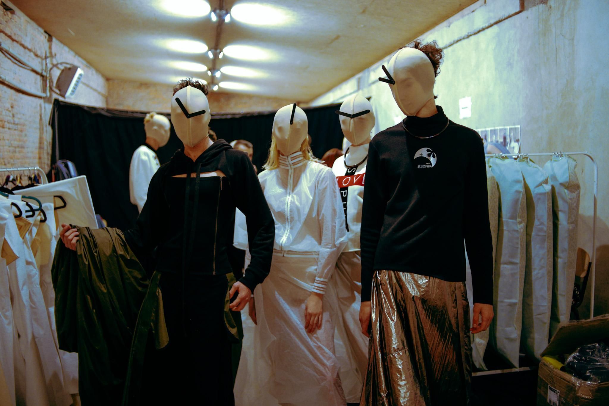 "Обрученные за временем": перформенс, поразивший Lviv Fashion Week в этом году "Обрученные за временем": перформенс, поразивший Lviv Fashion Week в этом году