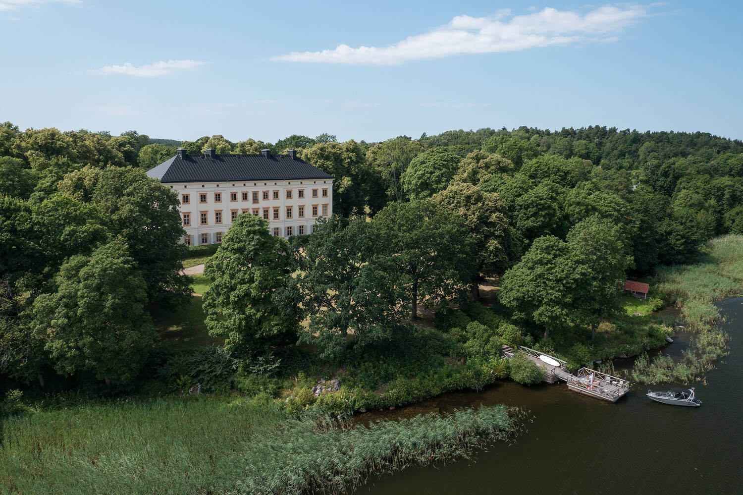 Жизнь в истории: как выглядит стильная серая квартира в шведском замке - Дизайн 24