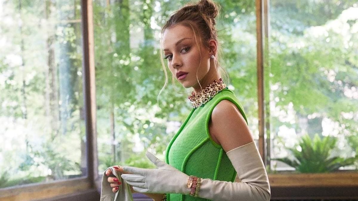 Эстер Экспозито снялась в фантастической фотосессии для Harper's Bazaar Mexico: роскошные фото Эстер Экспозито снялась в фантастической фотосессии для Harper's Bazaar Mexico: роскошные фото