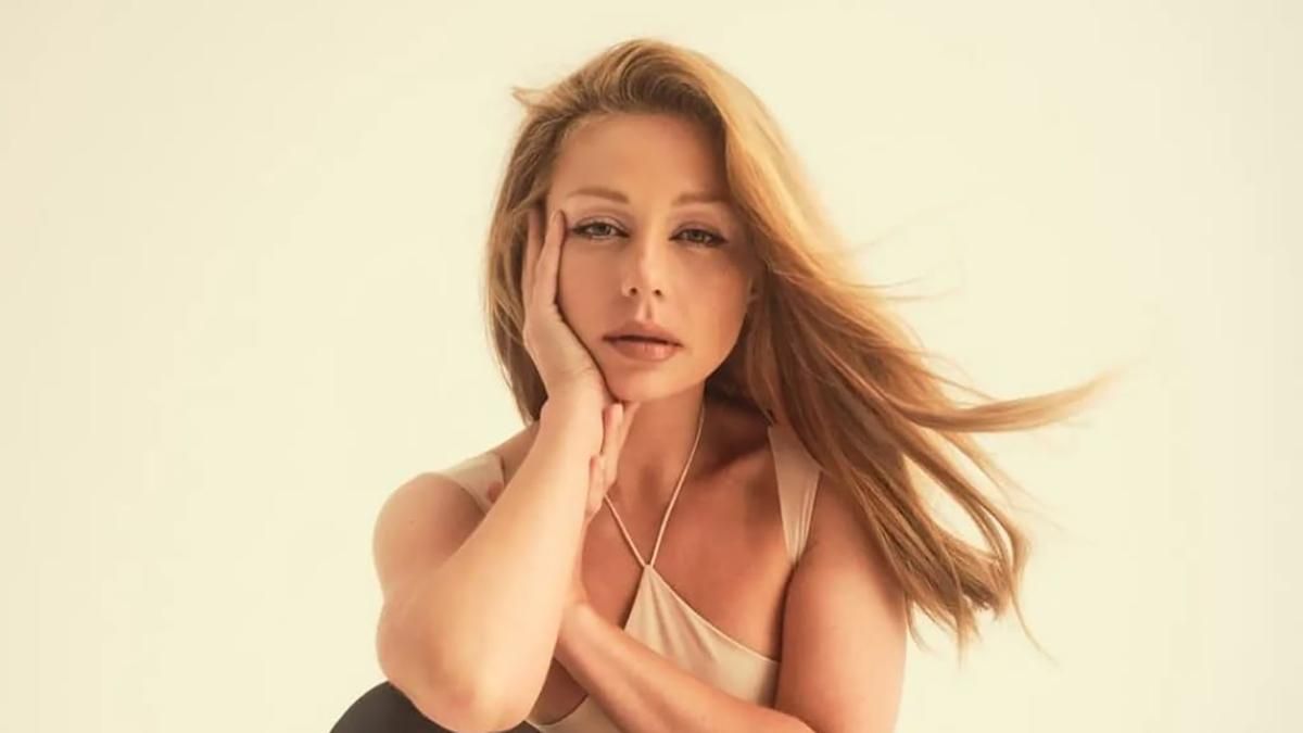 Тина Кароль надела трендовые брюки этой осенью: стильная фотосессия Тина Кароль надела трендовые брюки этой осенью: стильная фотосессия