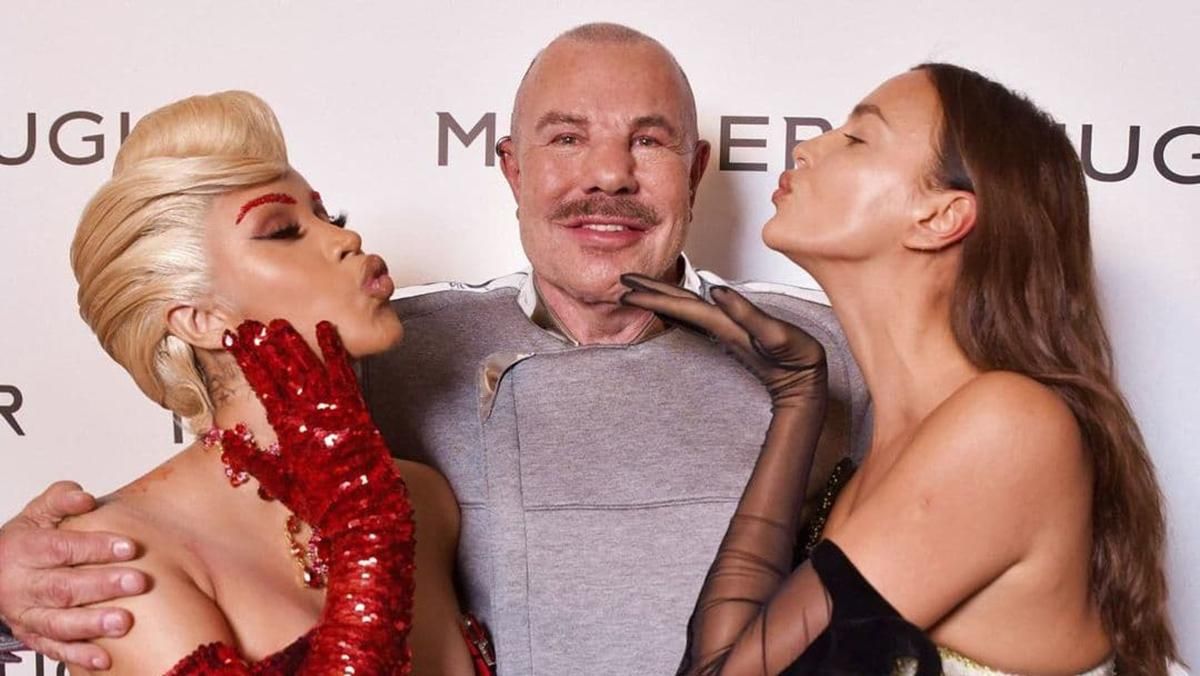 Карла Бруні, Ірина Шейк та Карді Бі: найрозкішніші образи знаменитостей на виставці Тьєрі Мюглер - Fashion Карла Бруні, Ірина Шейк та Карді Бі: найрозкішніші образи знаменитостей на виставці Тьєрі Мюглер - Fashion