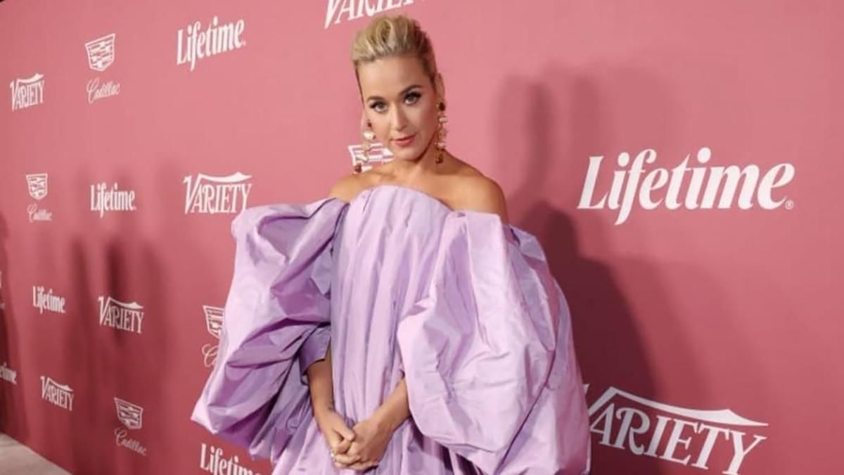 Кеті Перрі зачарувала пишною бузковою сукнею від Schiaparelli: яскраві фото - Fashion Кеті Перрі зачарувала пишною бузковою сукнею від Schiaparelli: яскраві фото - Fashion