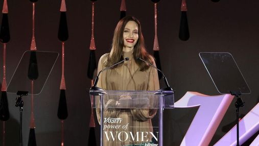 Пример осени – Анджелина Джоли с насыщенными красными губами: роскошные фото