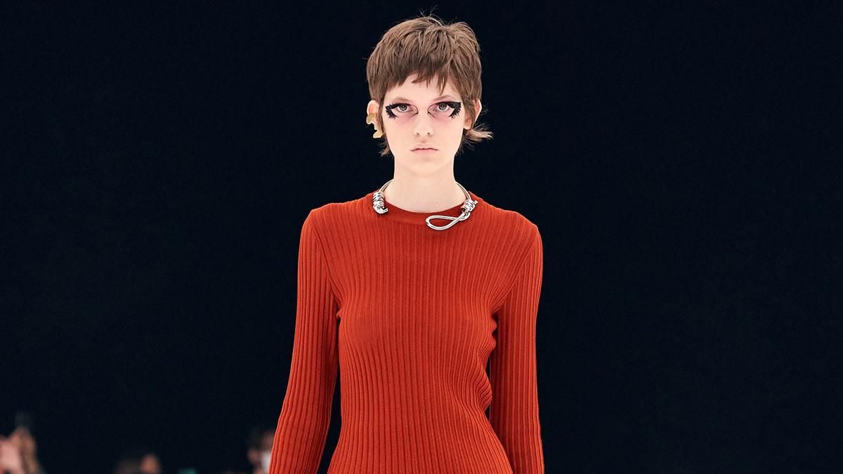 Givenchу вляпалися у скандал через кольє у вигляді петлі на шиї: фото - Fashion