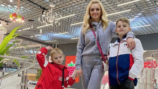 Ірина Федишин на шопінгу з синами: фото повсякденного образу співачки