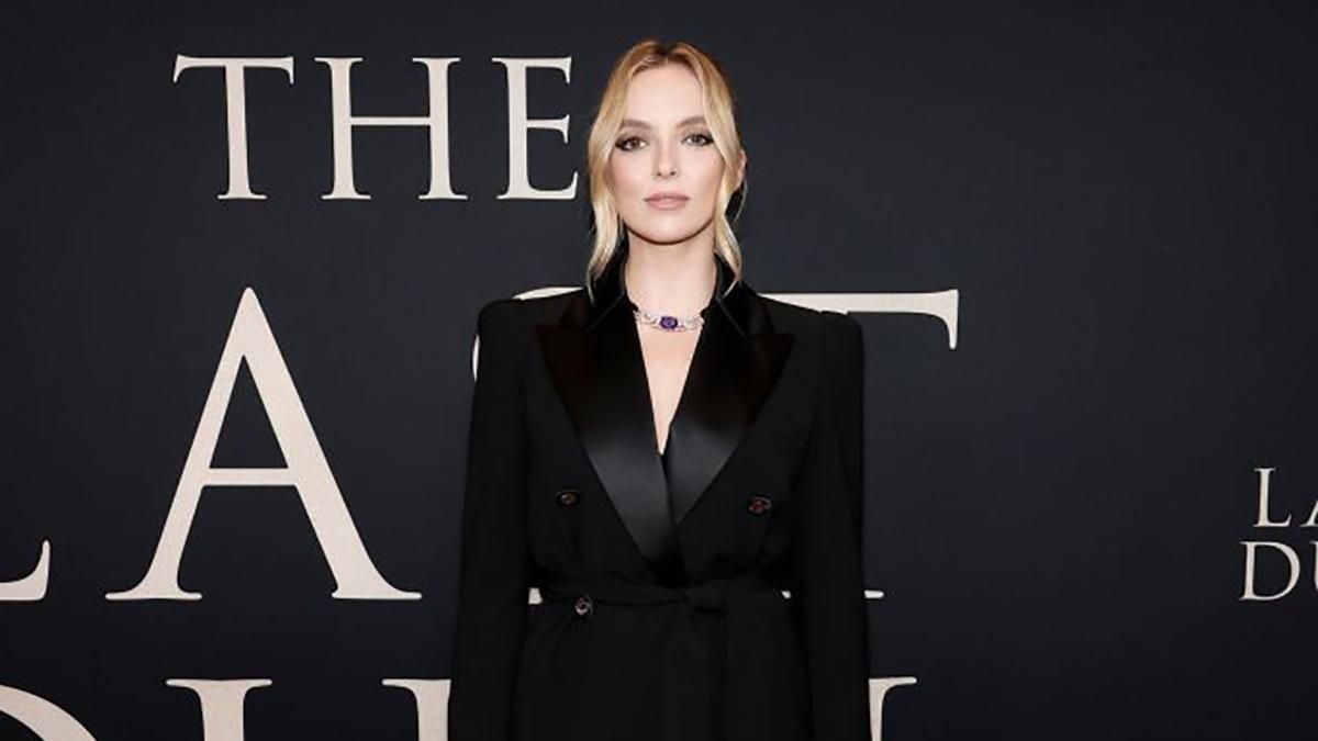 Звезда сериала "Убивая Еву" Джоди Комер пришла на премьеру фильма в платье-смокинге: фото Звезда сериала "Убивая Еву" Джоди Комер пришла на премьеру фильма в платье-смокинге: фото