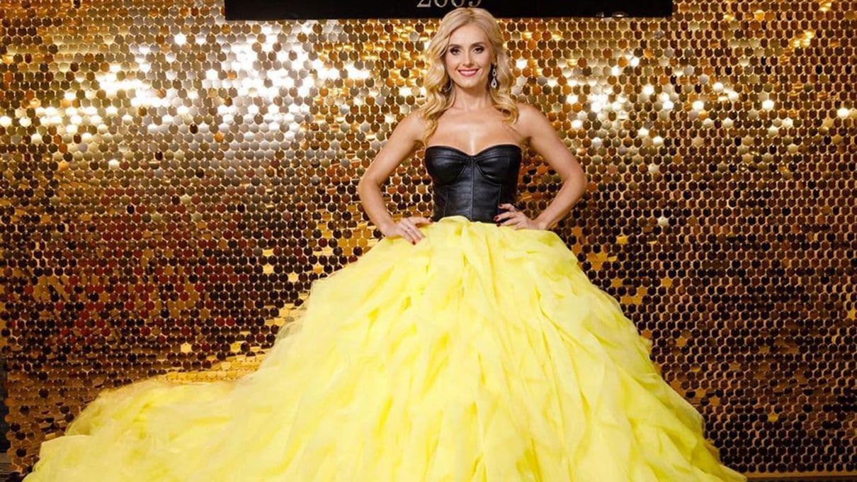 Ирина Федишин стала репортером "Светской жизни" в помпезном желтом платье: яркое фото