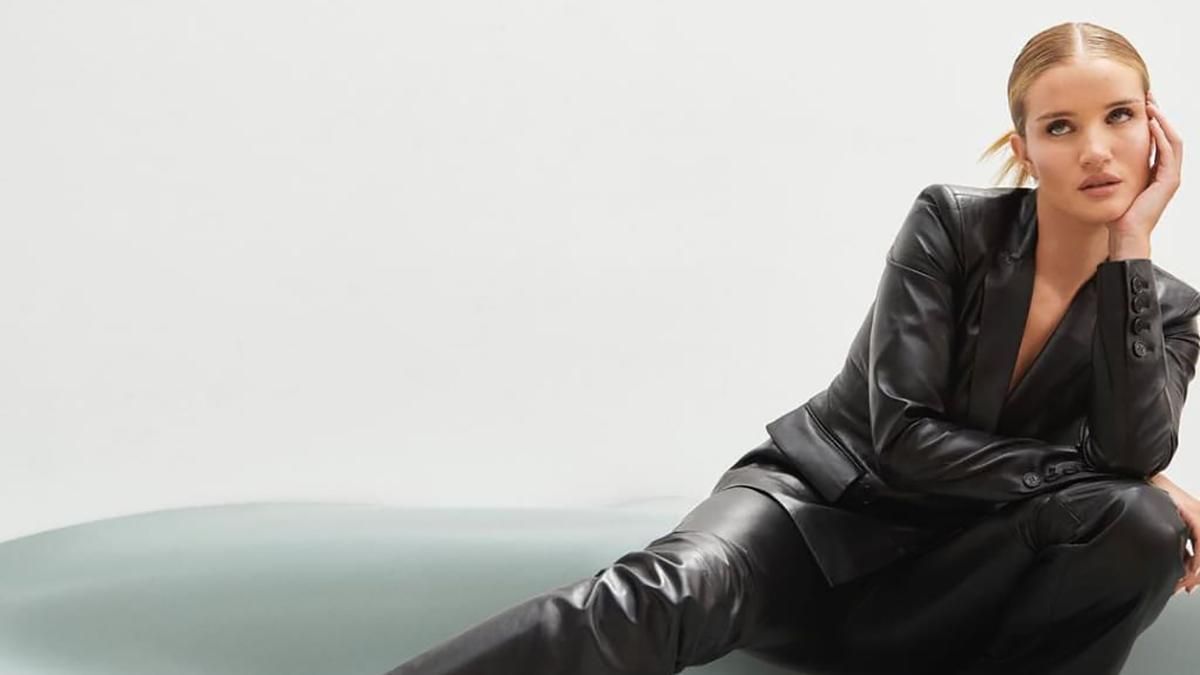 Рози Хантингтон-Уайтли позирует в роскошном кожаном костюме: эффектные кадры Рози Хантингтон-Уайтли позирует в роскошном кожаном костюме: эффектные кадры