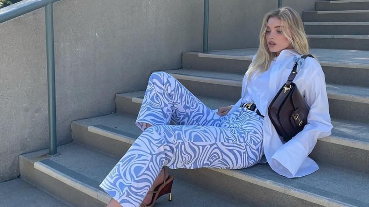 Кольоротерапія в дії: Ельза Госк показала, як розбавити образ голубими штанами – стильні фото - Fashion Кольоротерапія в дії: Ельза Госк показала, як розбавити образ голубими штанами – стильні фото - Fashion