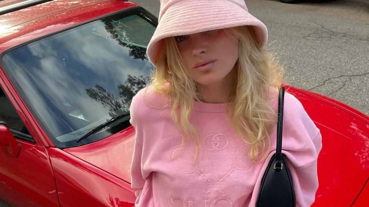 Ельза Госк показує, який світшот треба придбати цієї осені: стильний вихід - Fashion Ельза Госк показує, який світшот треба придбати цієї осені: стильний вихід - Fashion