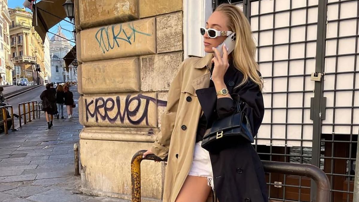 Наймодніший тренч осені – двоколірний: стильний образ показує Соня Лисон - Fashion Наймодніший тренч осені – двоколірний: стильний образ показує Соня Лисон - Fashion