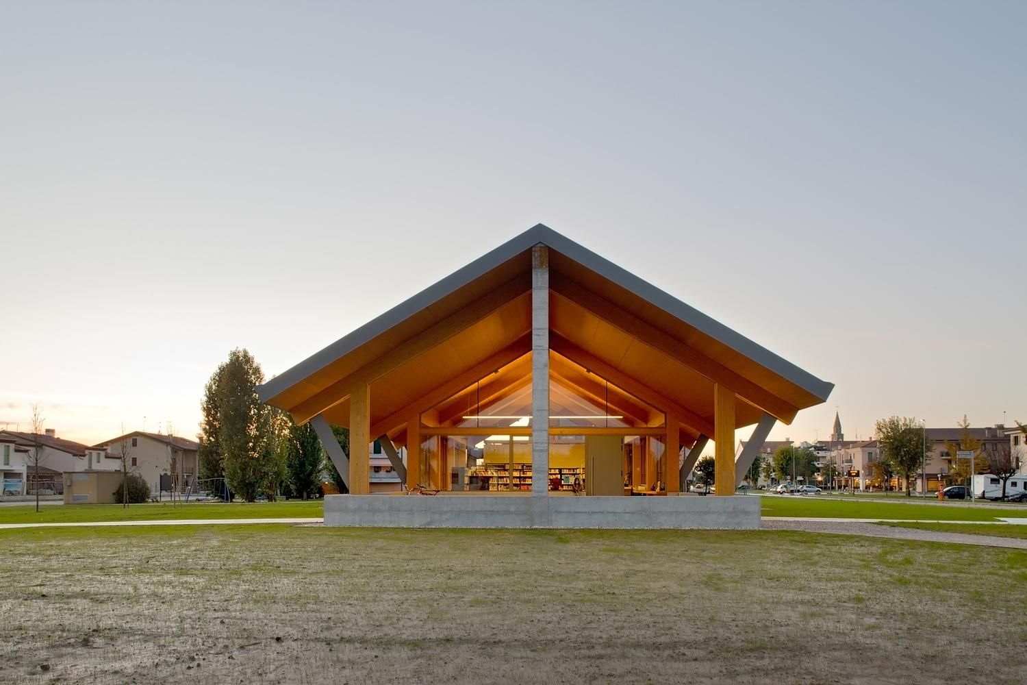 Натхення та соціальне єднання: в Італії створили витончену публічну бібліотеку - Дизайн 24 Натхення та соціальне єднання: в Італії створили витончену публічну бібліотеку - Дизайн 24